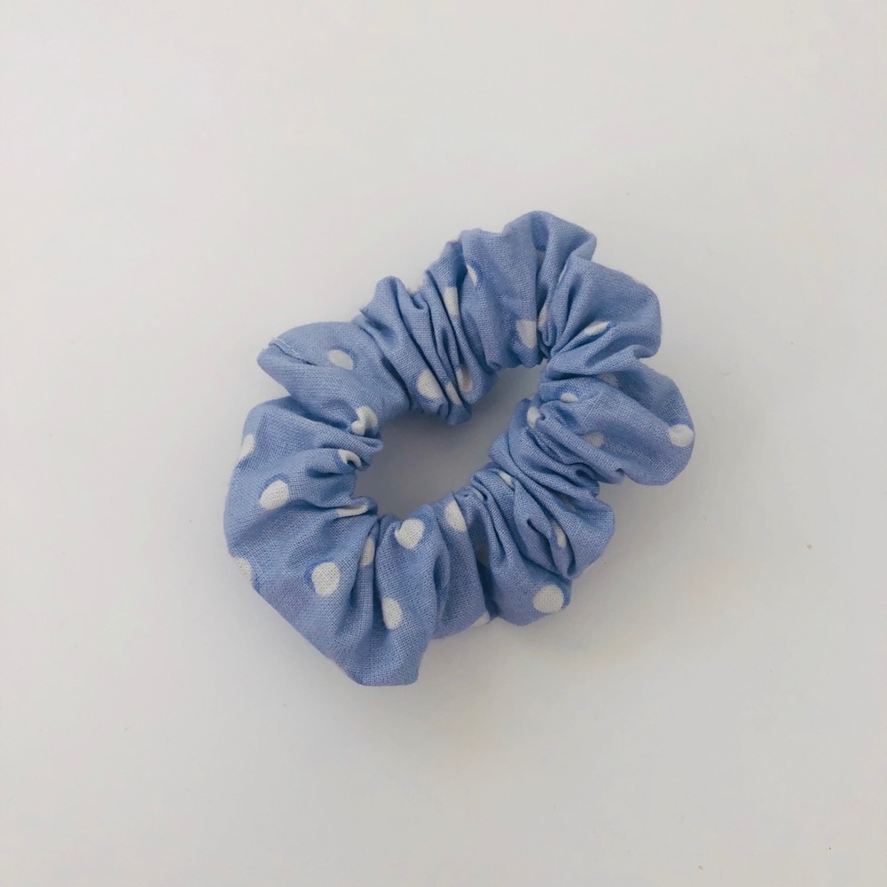 Blue and white pokedot scrunchy